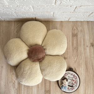 کوسن گل پنج‌پر نخودی