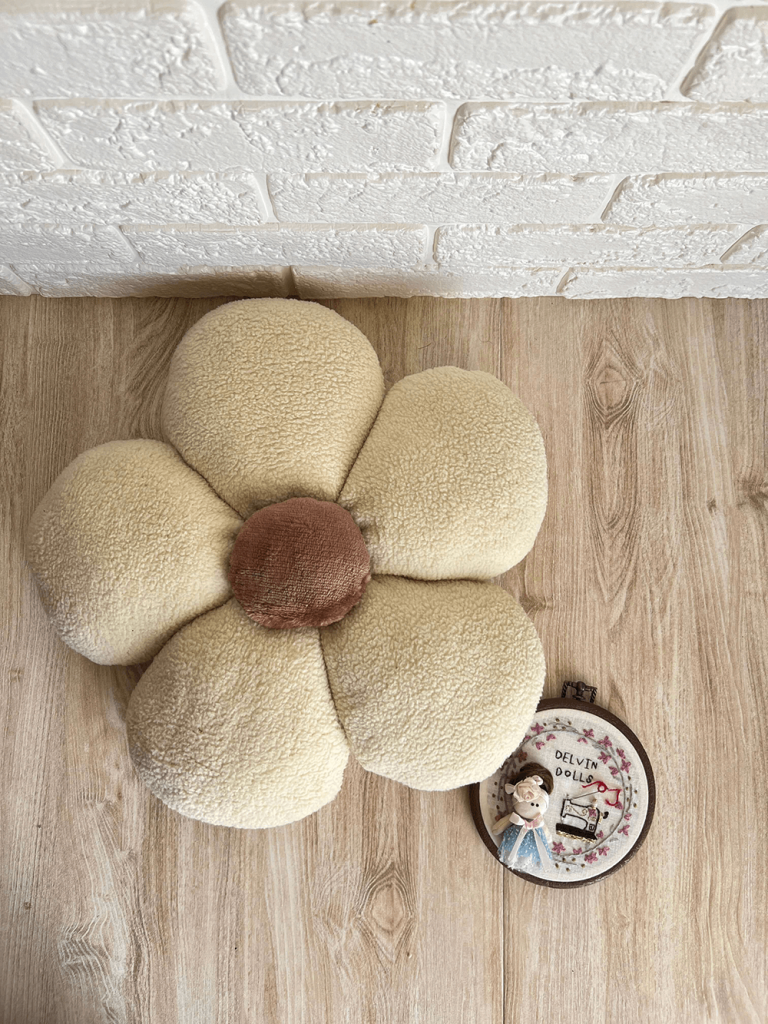 کوسن گل پنج‌پر نخودی