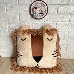 کوسن شیر عروسکی با پارچه تدی