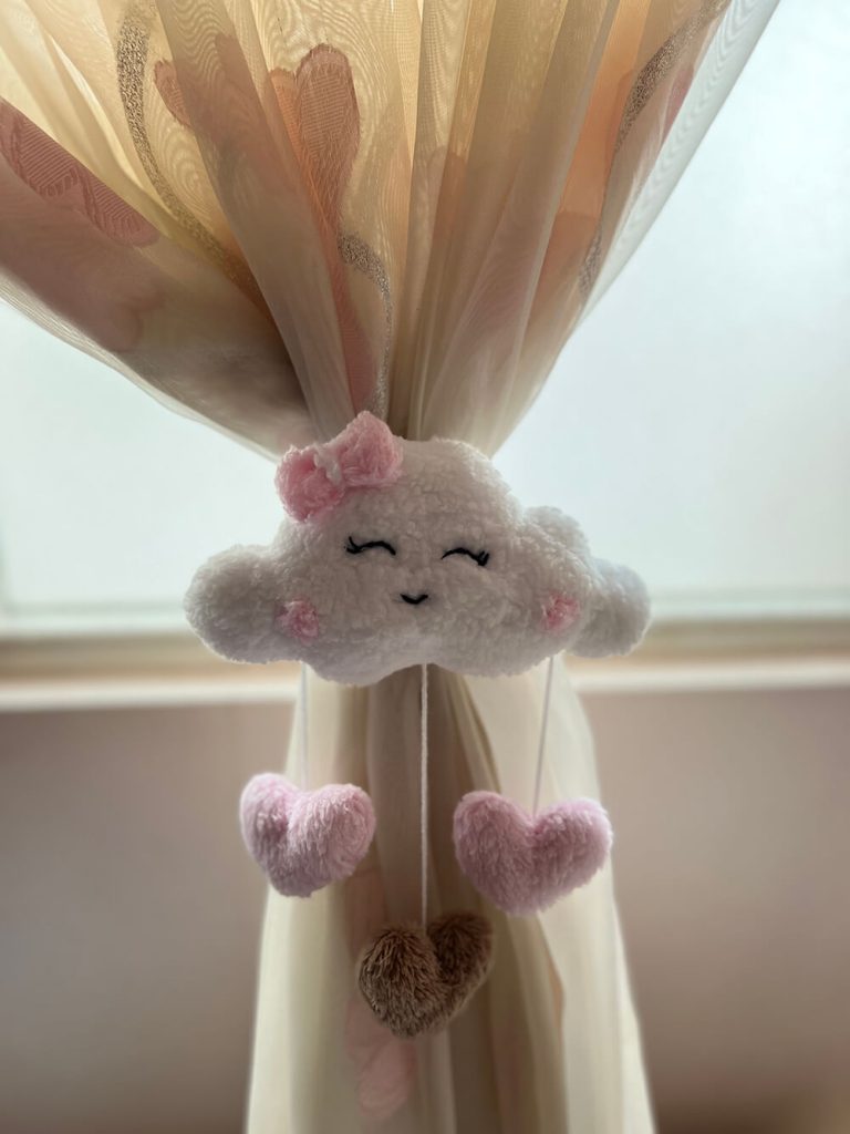 نگهدارنده پرده مدل ابر با آویز قلب