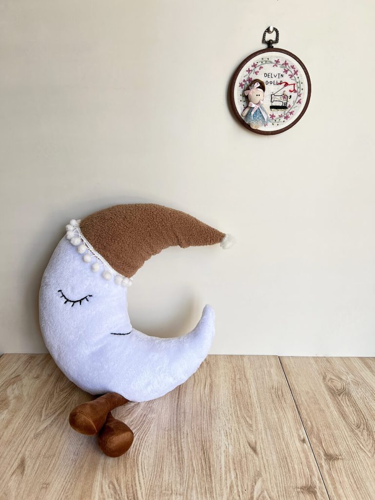 کوسن ماه خوابالو