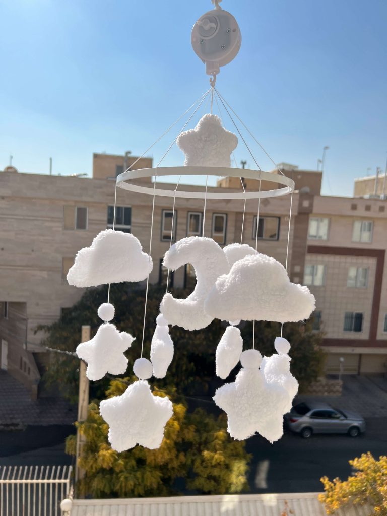 آویز موزیکال تخت نوزاد طرح آسمان